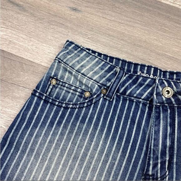 Freestyle Revolution Pinstriped Raw Hem High Rise Jean Shorts Juniors 7 - Picture 3 of 10
